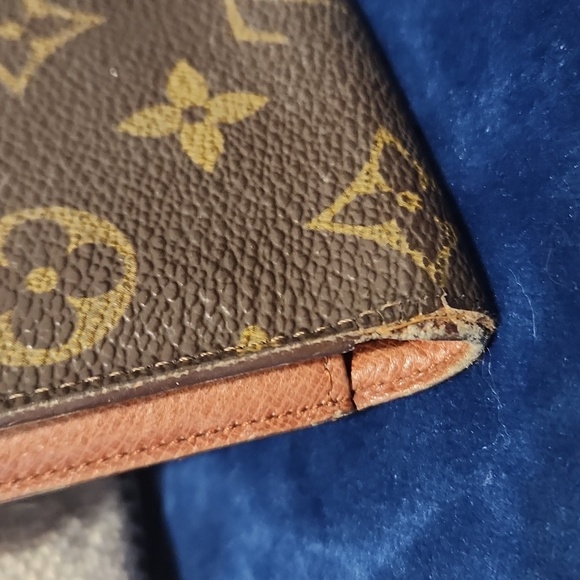 Authentic vintage Louis Vuitton clutch/large wallet. See pictures of wear/tear - Picture 5 of 15
